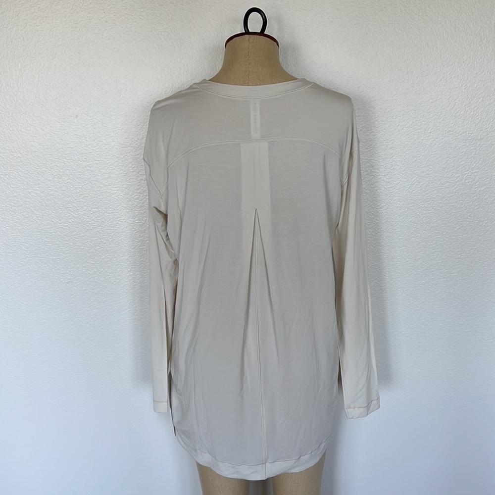 Lululemon Modal Pleated Back Long Sleeve Size 6 in WHTO - Picture 6 of 9